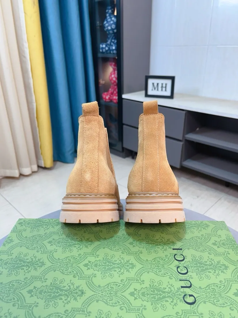 Men's shoes 💰540🌸🌸 (GUCCI) [cow lining plus velvet optional] [can be made without standard] New product Martin boots imported from Canada with full top layer high mercerized frosted fabric, punched using 3D digital technology, high-end and classy, ​​versatile to wear, full of three-dimensionality, close pictures will make you obsessed with the leather. You can't extricate yourself ~ the best on the market.          Fabric: Cowhide/Embossed Lining: Cowhide.          Please make a note when placing an order, sizes: 38-44 (37, 45, 46 can be customized and cannot be returned or exchanged) 5 colors available; black, gray, khaki, coffee, and earthy yellow
